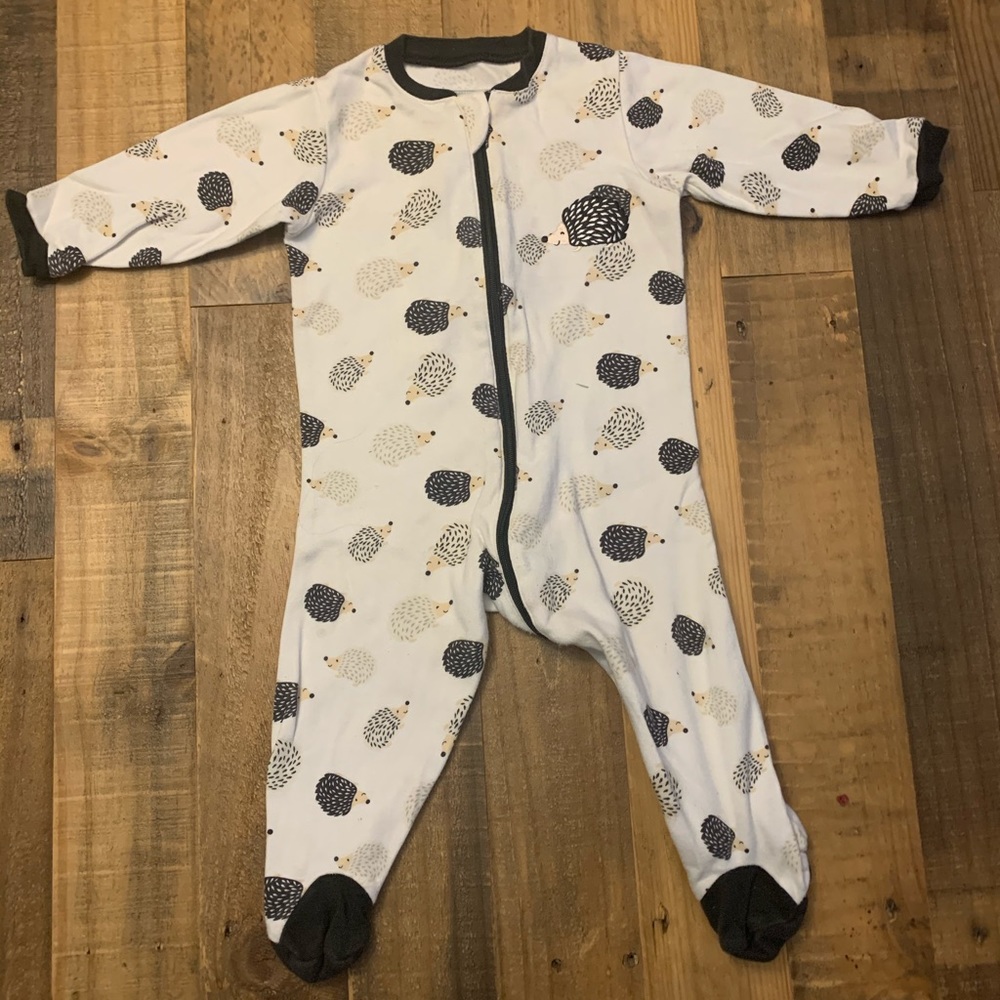 3 for $15/ Tuffy Hedgehog Zipper PJs (6 M)